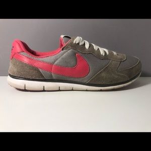 Women’s Nike Shoes - Size 9